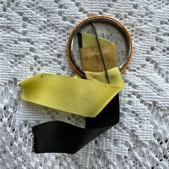 Purdue Boilermakers pin from 1979 Blue Bonnet Bowl - Picture 5 of 5